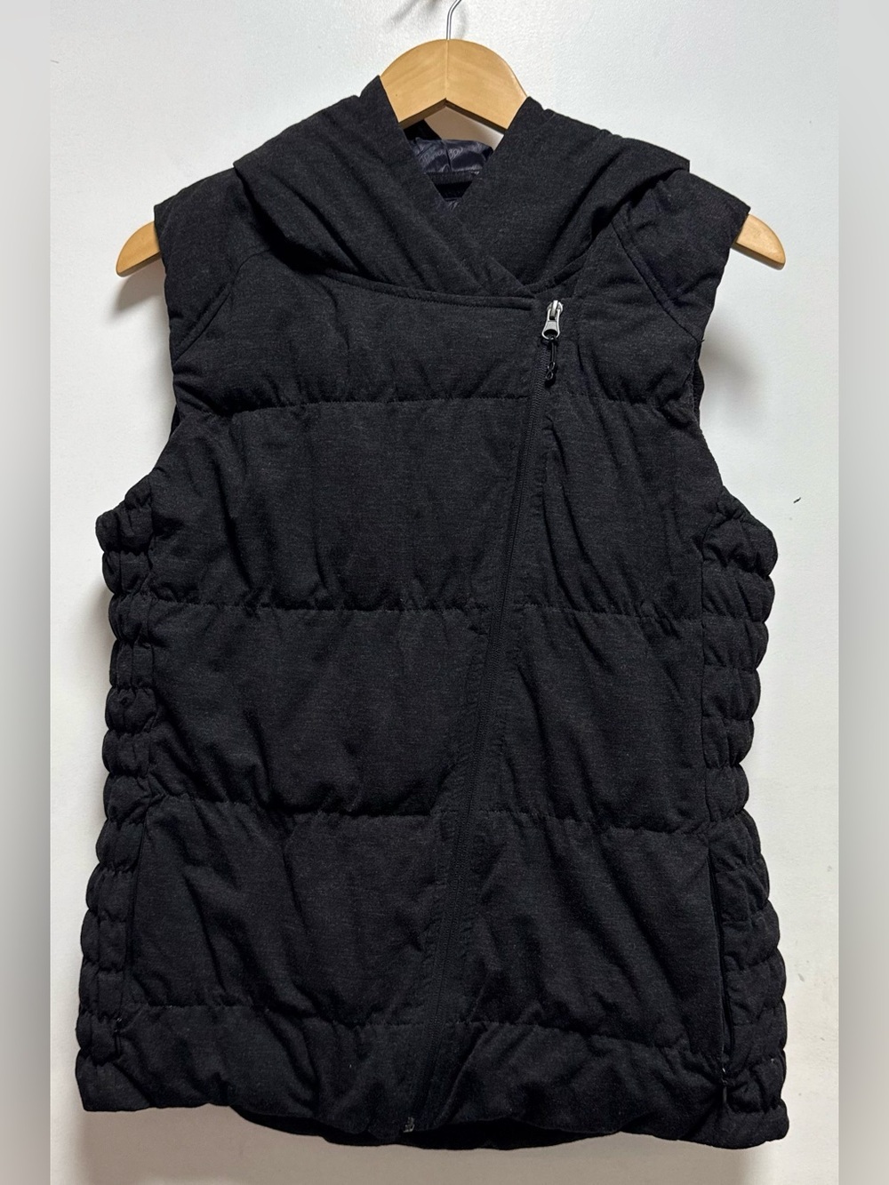 Be by Blanc Noir Womens Puffer Vest Size L Black Gray Down Hooded Quilt Full Zip